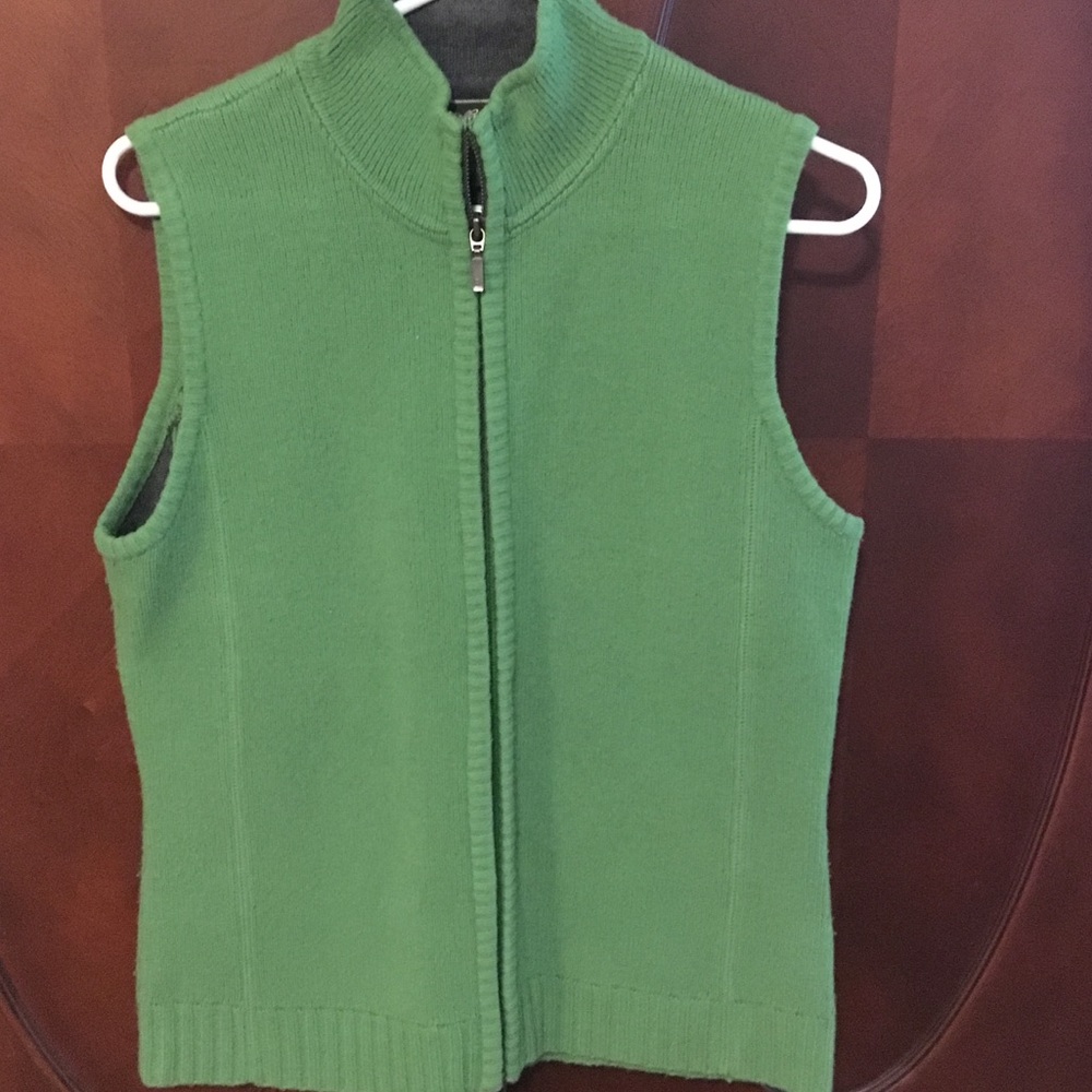Women’s Eddie Bauer shell/vest size medium